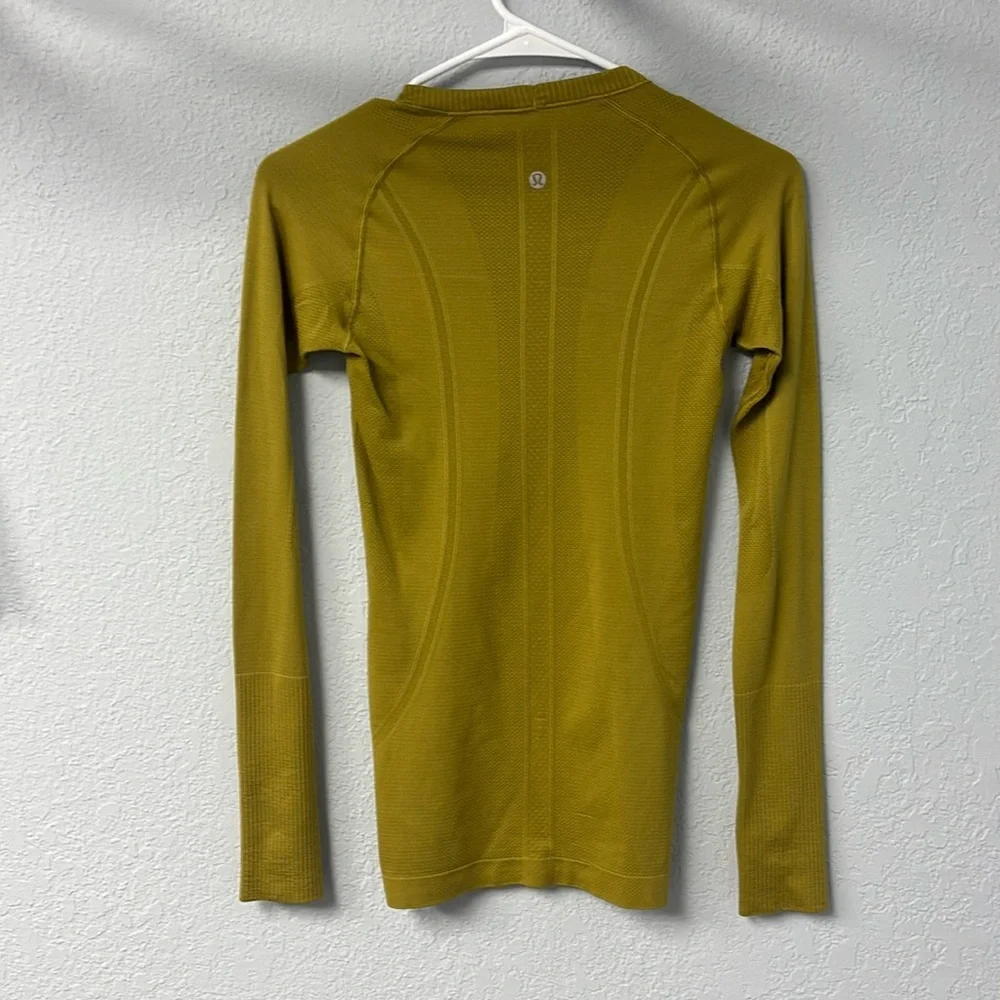 Lululemon W’s Sz4 Swiftly Tech LS Crew in
Grape Leaf / Grape Leaf. ExclntCndtn! - Picture 8 of 9